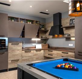 4 Bedroom Villa with Salt Water Pool, Private mini golf course and Rooftop Terrace near Opatija, Sleeps 8